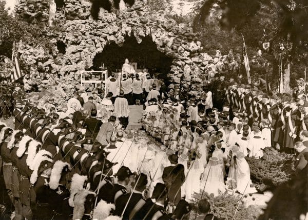 1931-Corpus-Christi-Mass-.jpg