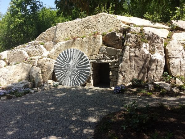 2016-Empty-tomb.jpg